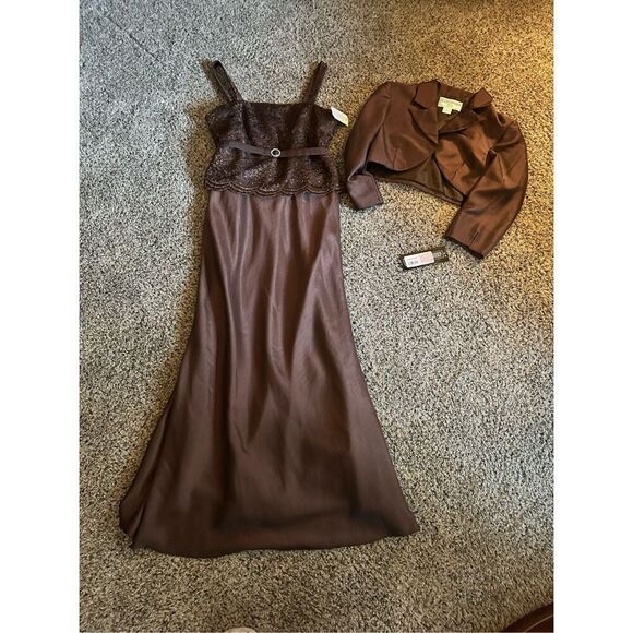 Jessica Howard from Dillards two piece gown size 4 petite. With matching jacket - Picture 3 of 16